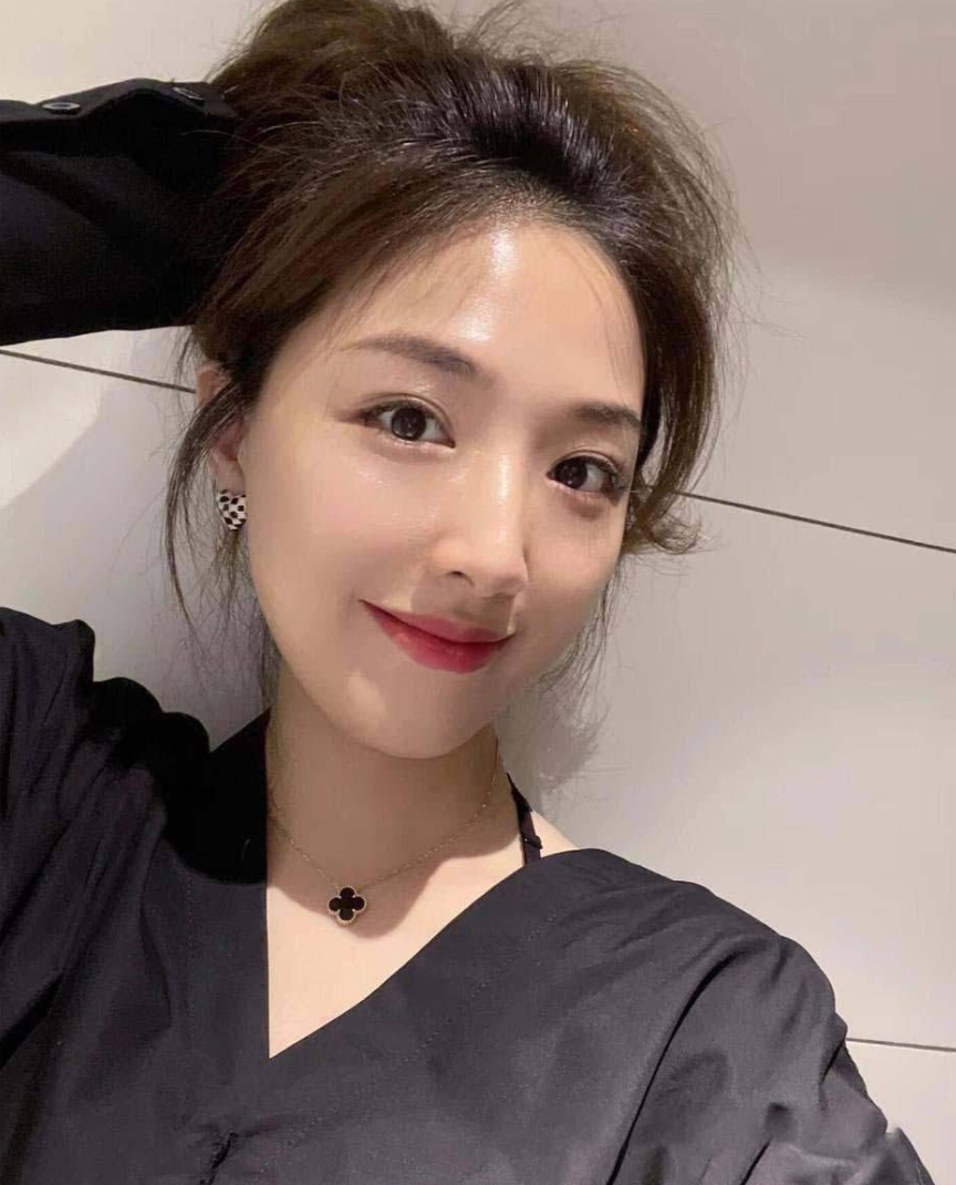 #李瑾姸 无锡美容院美女老板娘 李瑾姸 网上到处聊骚发祼照 奔现约炮视频被曝光!